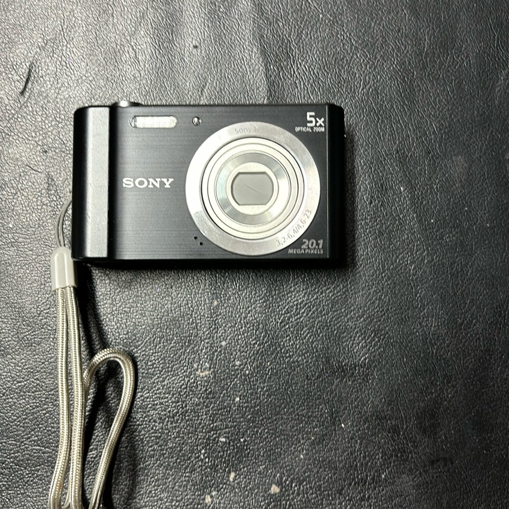 sony digital camera 20.1 mega pixels 5xoptical zoom